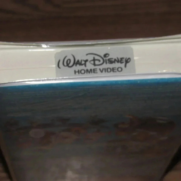 Walt Disney Masterpiece Collection “BEDKNOBS AND BROOMSTICKS” (VHS)~SEALED! - Picture 3 of 4